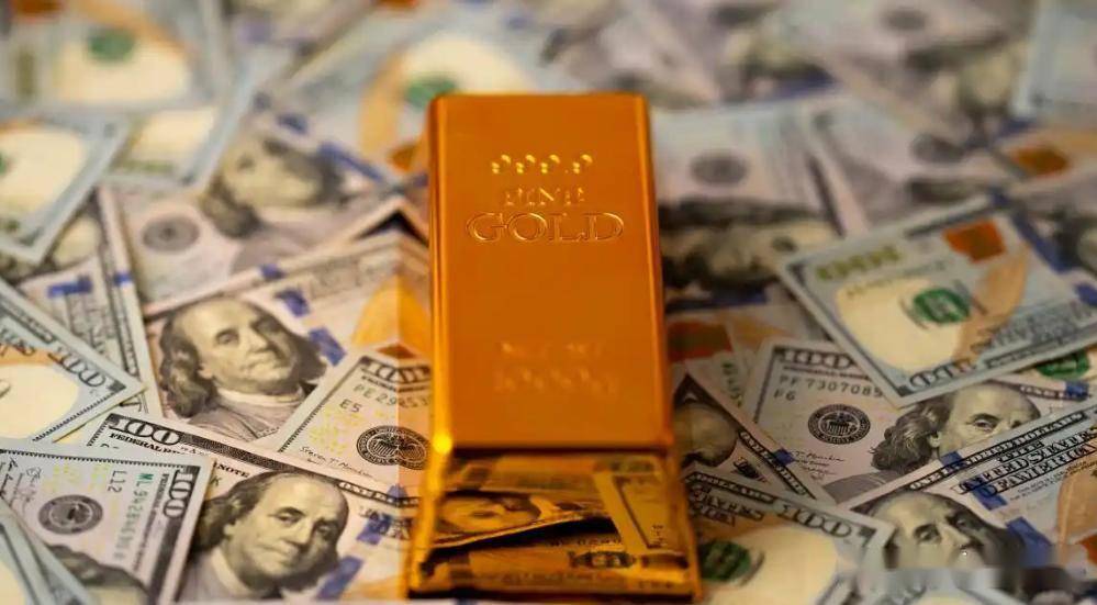 华尔街现在使劲将黄金往上弄，目的是什么？本质上就是美国要降息，一旦降息了，钱就要留出美国，甚至换成其他货币