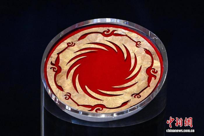 中国文化遗产标志“太阳神鸟金饰”亮相国博