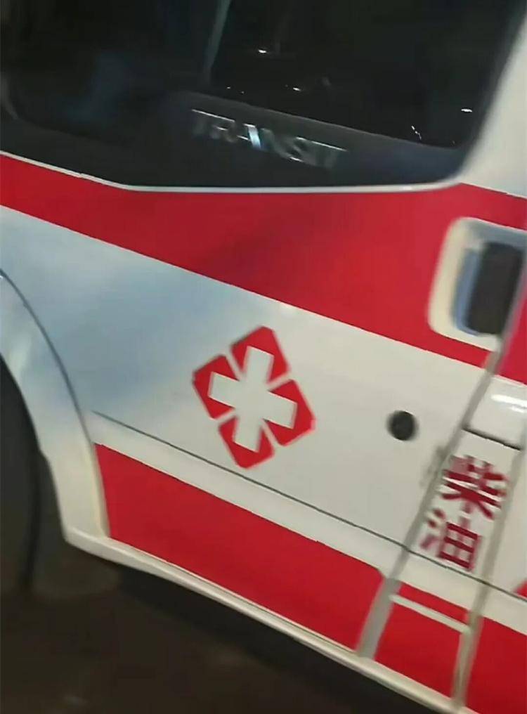 河北邯郸牌照救护车在辽宁被发现，后方牌照还被遮挡，邯郸卫健委回应