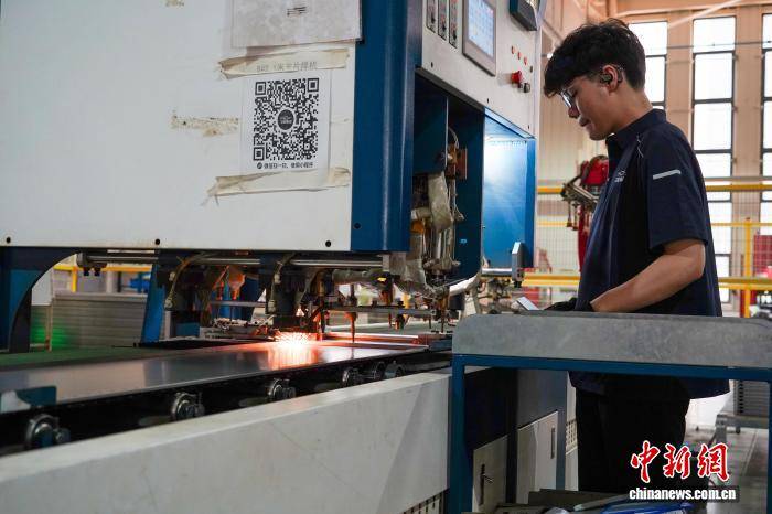 河南洛阳：“钢制家具之都”外贸订单旺